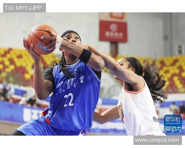 方硕在篮球赛场的崛起与挑战：从青年才俊到职业球员的奋斗历程