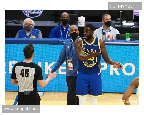 骑士与勇士对决中裁判争议判罚引发球迷热议与不满